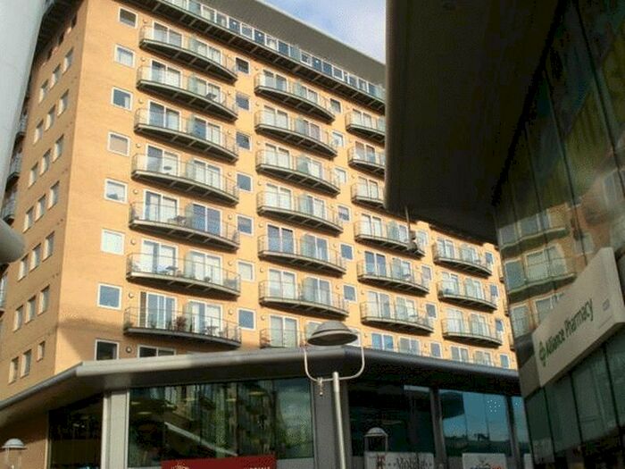 1 Bedroom Flat To Rent In High Street, Feltham, TW13