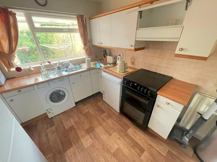 3 Bedroom Chalet To Rent In Crabb Lane, Exeter, EX2