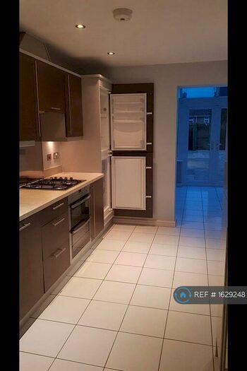 4 Bedroom Terraced House To Rent In Greenways, Gloucester, GL4