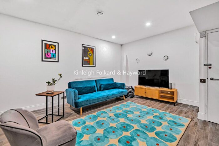 2 Bedroom Flat To Rent In Belsize Crescent, Belsize Park, London, NW3