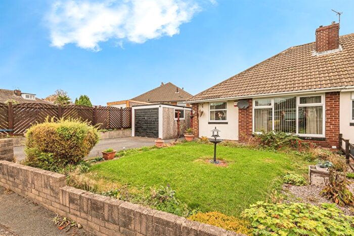 2 Bedroom Semi-detached Bungalow For Sale In Bywell Close, Dewsbury, WF12