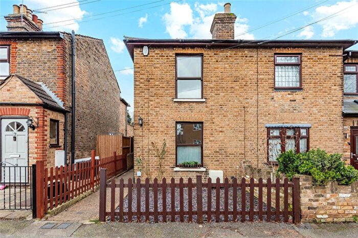 2 Bedroom Semi Detached House For Sale In Shaftesbury Road, Romford, RM1