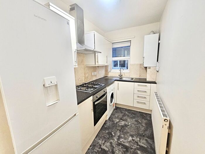 Studio To Rent In Aldrington Road, Furzedown, Streatham, SW16