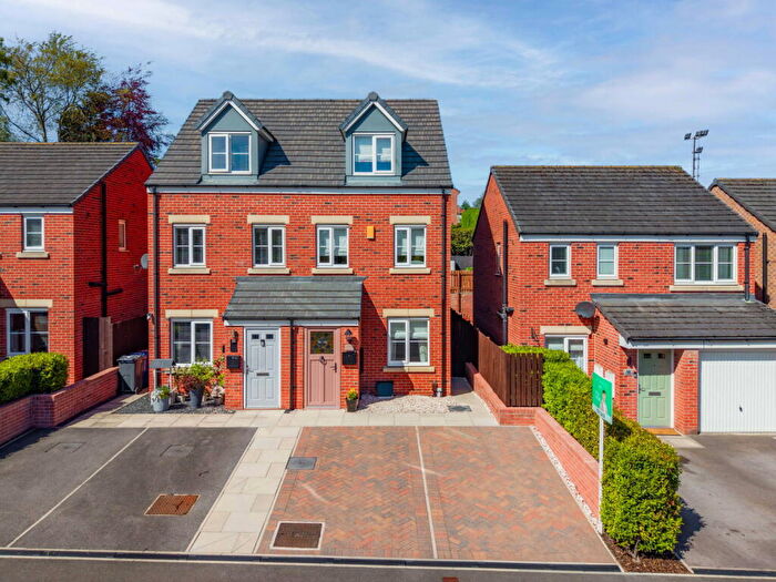3 Bedroom Semi Detached House For Sale In Kestrel Road, Barnsley, S75