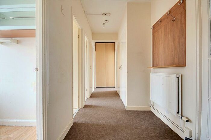 2 Bedroom Flat To Rent In Ruskin Walk, London, N9