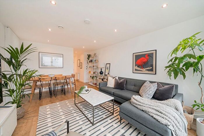 2 Bedroom Flat For Sale In Nicholson Square, Bow, E3