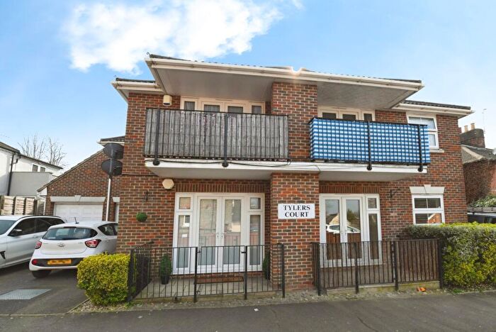 2 Bedroom Flat For Sale In Junction Road, Warley, Brentwood, CM14