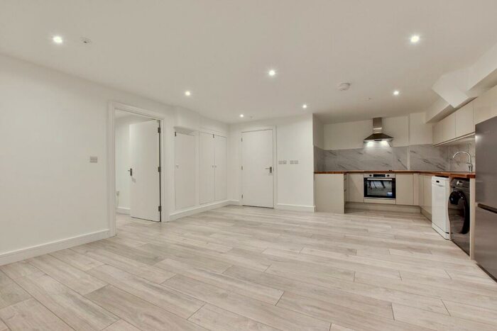 2 Bedroom Apartment To Rent In Desborough Street, High Wycombe, Buckinghamshire, HP11