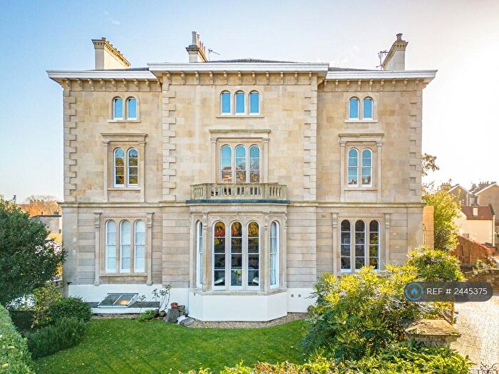 3 Bedroom Flat To Rent In Vyvyan House, Bristol, BS8