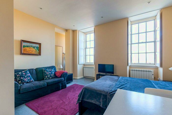 Studio To Rent In L &#; North Bank Street, Edinburgh, EH1