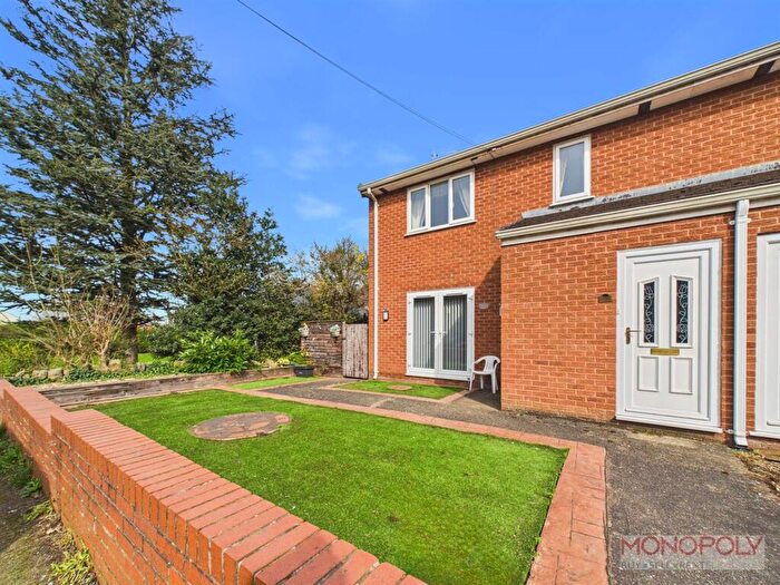 1 Bedroom Flat For Sale In High Street, Pentre Broughton, LL11