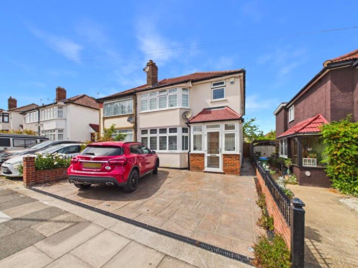 3 Bedroom Semi Detached House For Sale In Welling, Kent, DA16