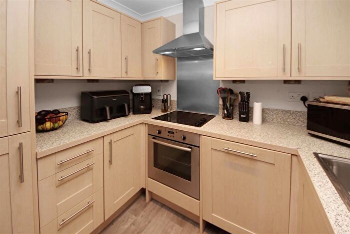 2 Bedroom Flat For Sale In St. Matthews Gardens, Cambridge, CB1