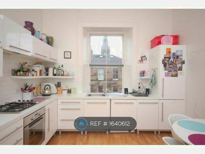 2 Bedroom Flat To Rent In Oxford Street, Edinburgh, EH8