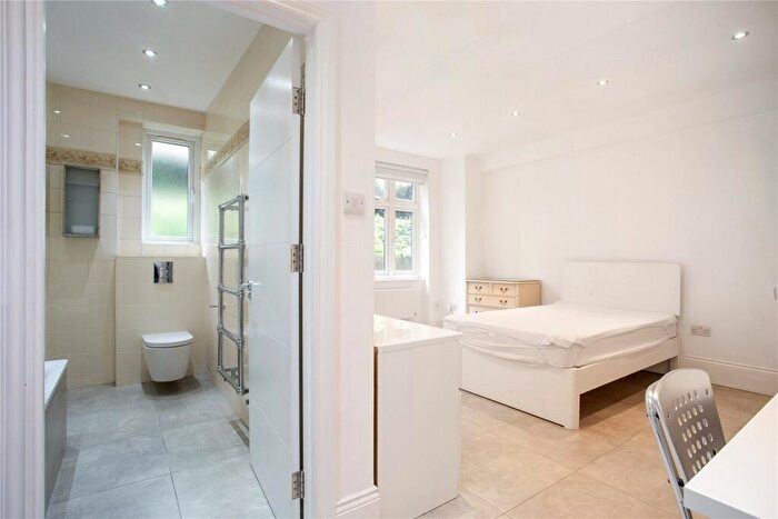Flat To Rent In Hall Road, St Johns Wood, NW8
