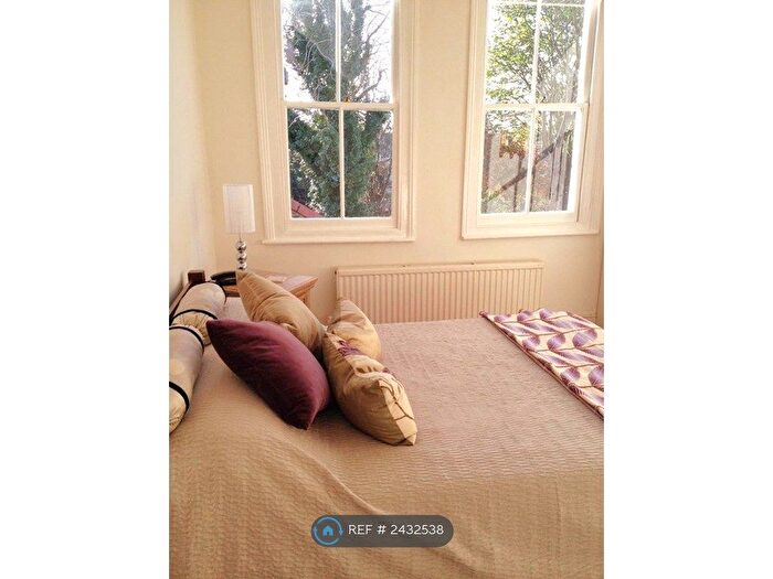 3 Bedroom Flat To Rent In Kenilworth Avenue, London, SW19