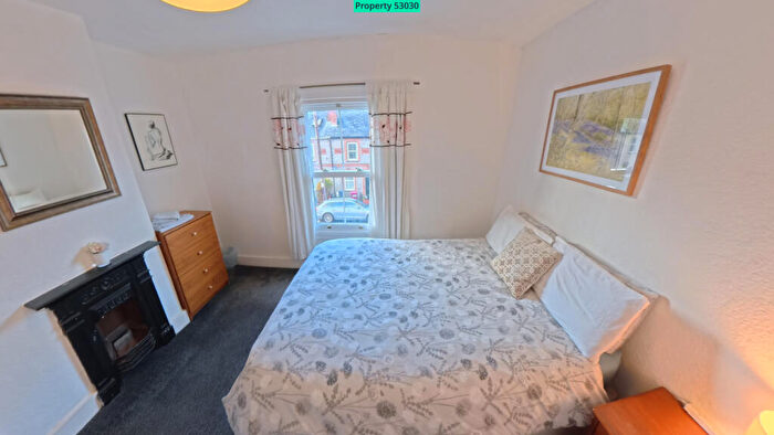 3 Bedroom Terraced House For Sale In Elgar Road, Reading, RG2