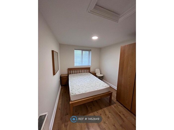1 Bedroom Flat To Rent In Phipps Road, Oxford, OX4