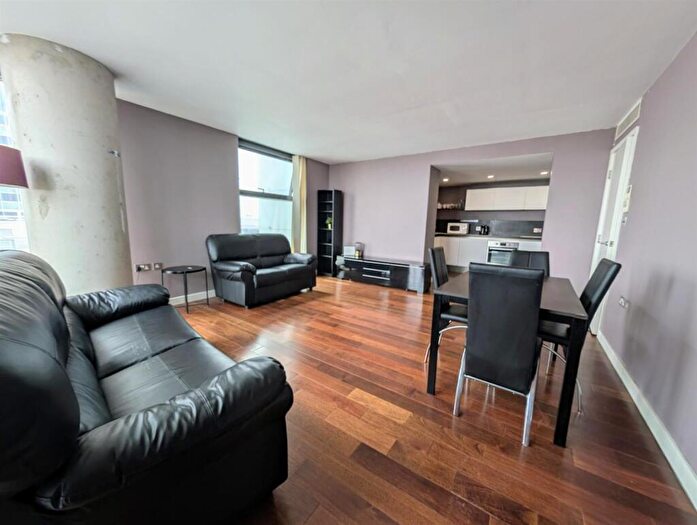 2 Bedroom Apartment To Rent In West Tower, Brook Street, L3