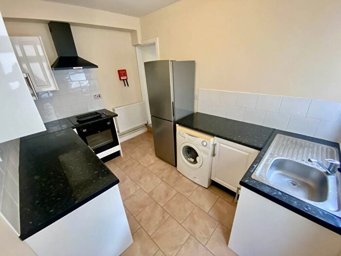 2 Bedroom Flat To Rent In Sketty Road, Uplands, Swansea, SA2