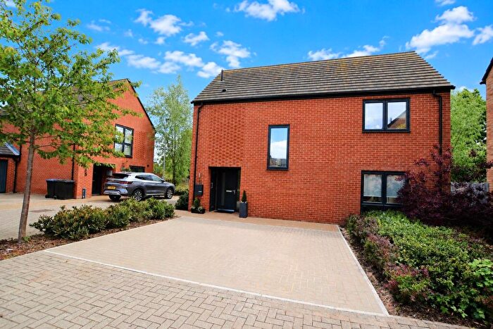 3 Bedroom Detached House For Sale In Landbeach, Welwyn Garden City, AL7