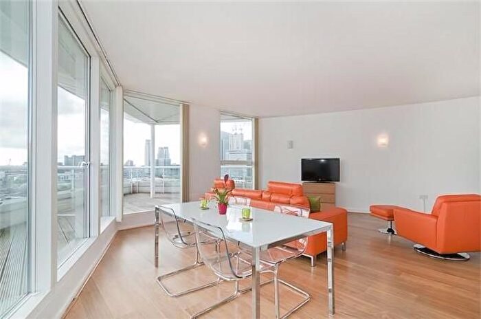 2 Bedroom Flat To Rent In Blackwall Way, London, E14