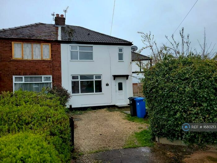 3 Bedroom Semi-Detached House To Rent In Lyme Grove, Droylsden, Manchester, M43