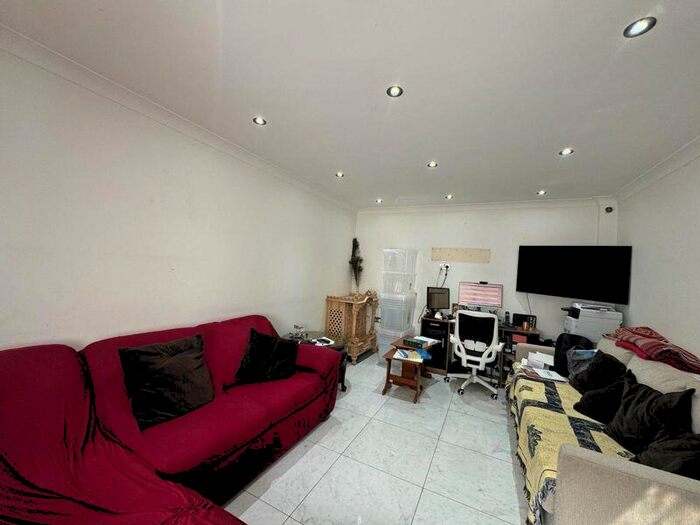 2 Bedroom Detached House To Rent In Gold Lane, Edgware, HA8