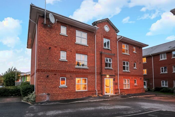 2 Bedroom Apartment To Rent In Newbury, Berkshire, RG14