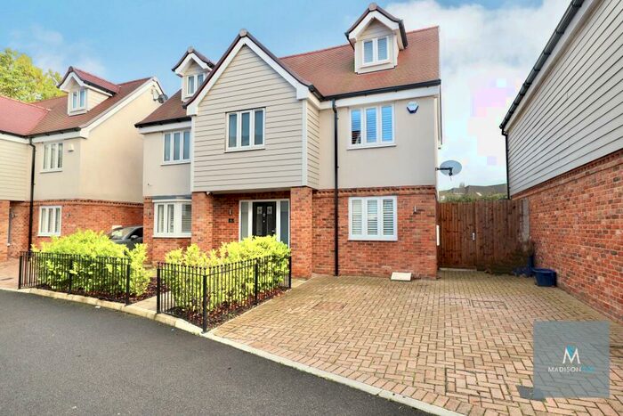 5 Bedroom Detached House To Rent In Abbots Way, Oak Hill Road, Stapleford Abbotts, Romford, Essex, RM4