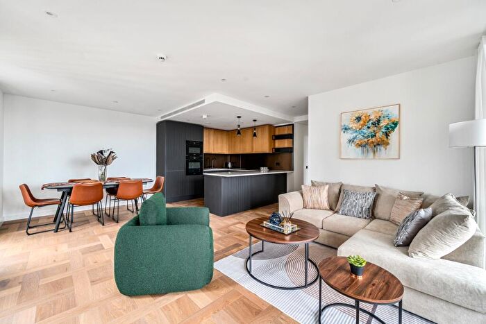 3 Bedroom Apartment To Rent In Boxwood Gardens, Wapping, E1W