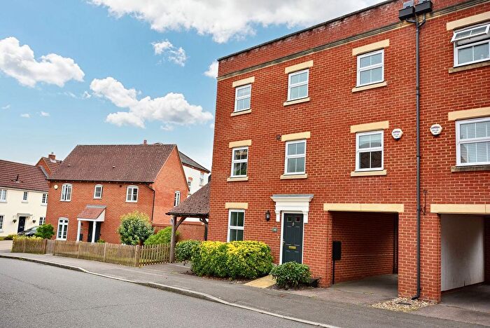 4 Bedroom Semi-Detached House To Rent In Imperial Way, Ashford, TN23