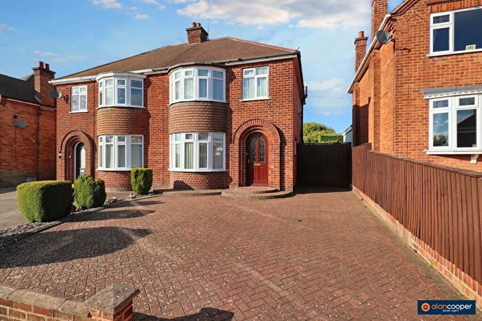 3 Bedroom Semi-Detached House For Sale In Berrington Road, Nuneaton, CV10
