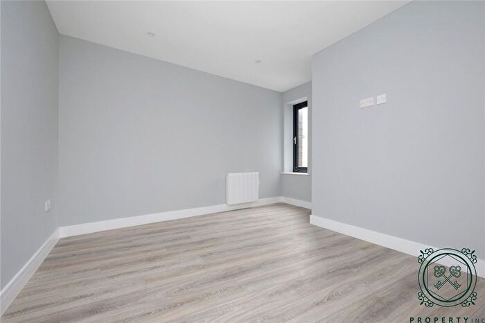 2 Bedroom Flat To Rent In High Street, London, E17