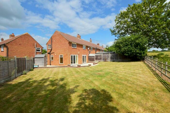 3 Bedroom End Of Terrace House To Rent In Tower Close, Filgrave, MK16