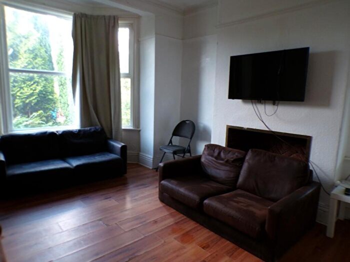6 Bedroom House To Rent In Mauldeth Road, Manchester, M20