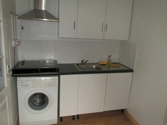 Studio To Rent In Leabridge Road, London, E10