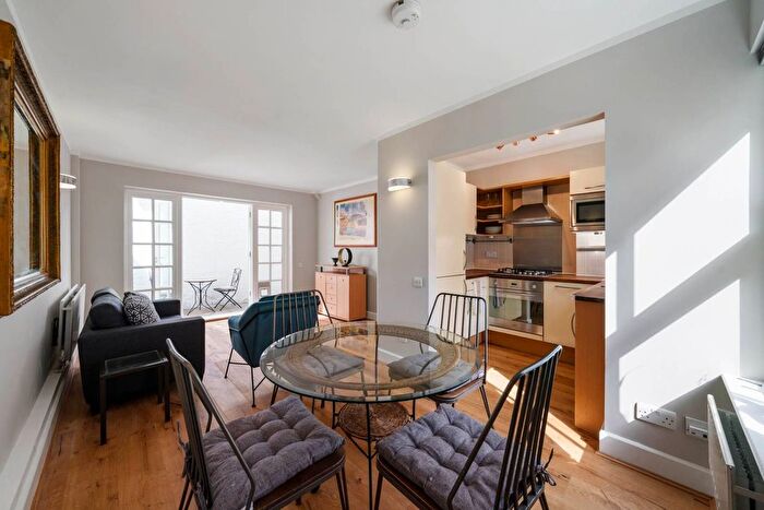 2 Bedroom Property To Rent In Three Cups Yard, Bloomsbury, London, WC1R