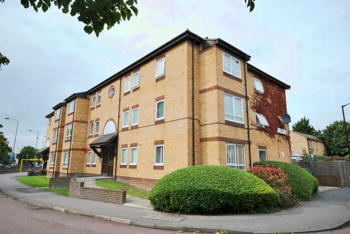 1 Bedroom Flat To Rent In Chaucer Drive, London, SE1
