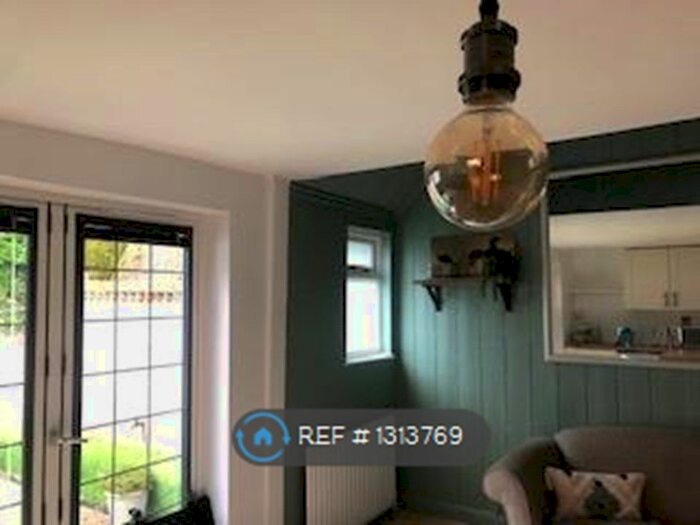 Studio To Rent In Theydon Road, Epping, CM16