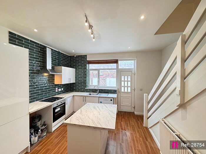 3 Bedroom End Of Terrace House To Rent In Victoria Road, Dukinfield, SK16