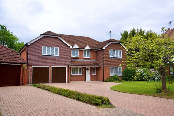5 Bedroom Detached House For Sale In Barrington Close, Earley, Reading, Berkshire, RG6