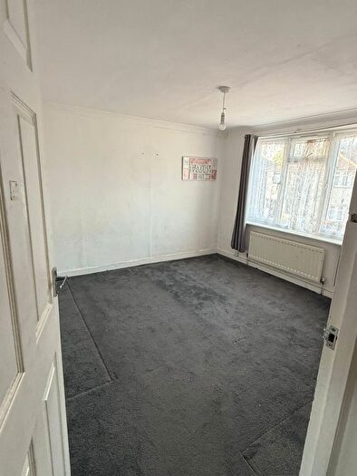 3 Bedroom Terraced House To Rent In Beamway, Romford, RM10