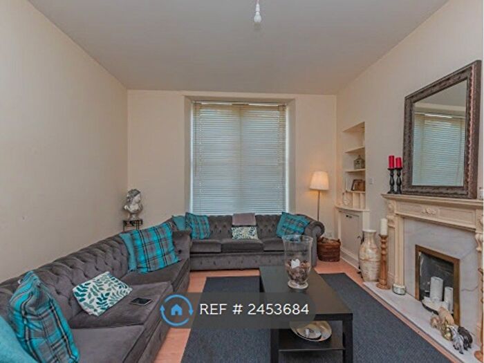 2 Bedroom Flat To Rent In Newton Street, Greenock, PA16