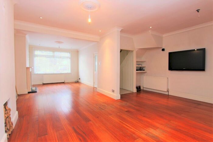 3 Bedroom Terraced House To Rent In Victoria Road, London N18