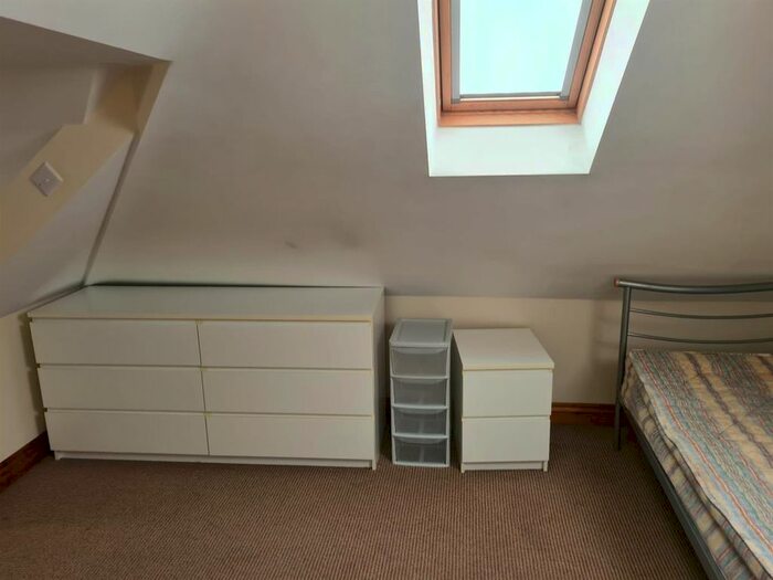 4 Bedroom Semi-Detached House To Rent In Valentia Road, Headington, Oxford, OX3