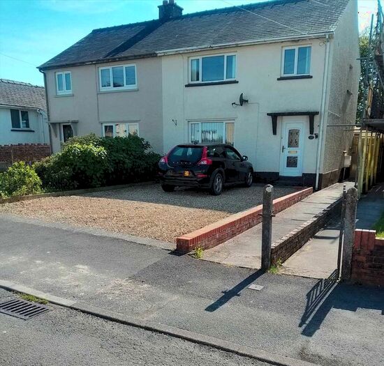 3 Bedroom Semi-Detached House To Rent In Dynevor Avenue, Llandeilo, SA19