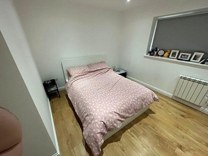 1 Bedroom Flat To Rent In Lind Road, Sutton, SM1