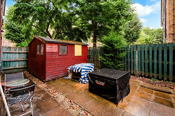 2 Bedroom Apartment For Sale In Triton House, Cahir Street, London, E14