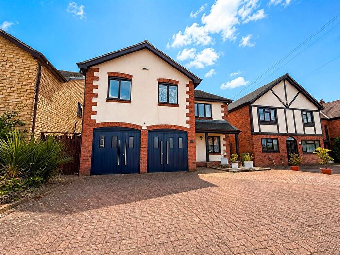 5 Bedroom Detached House To Rent In Prestbury, Cheltenham, GL52